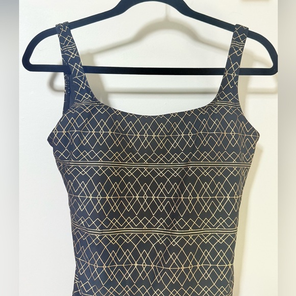 NIP TUCK BOND EYE ONE PIECE SWIMSUIT Black & Gold Size 6 (s) - Picture 2 of 9